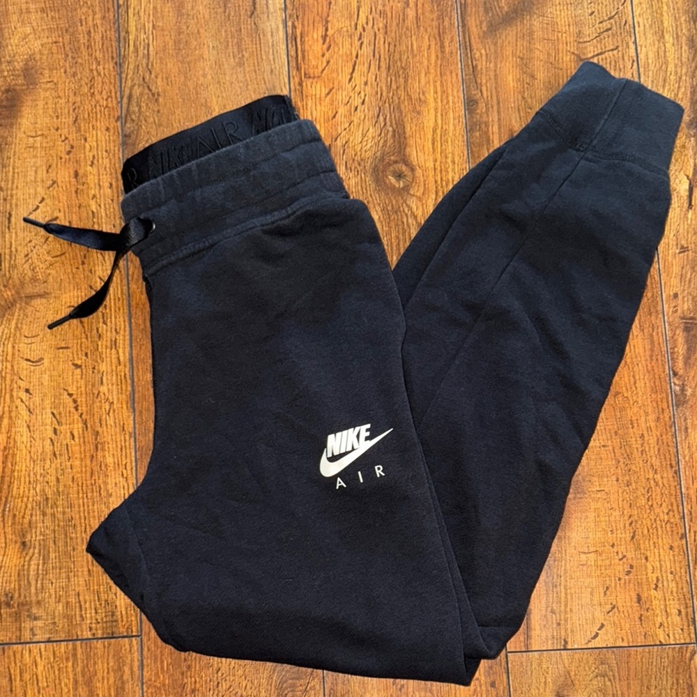 Nike Black Tapered Jogger Sweatpants